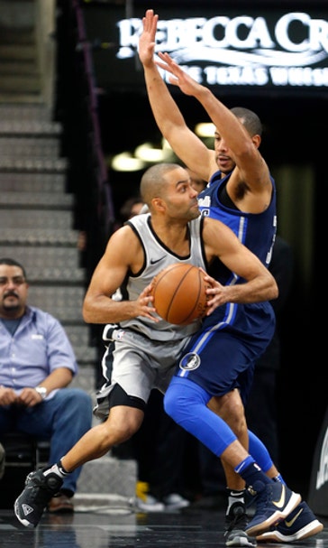 Aldridge fuels Spurs past Mavericks in Parker's return (Nov 27, 2017)